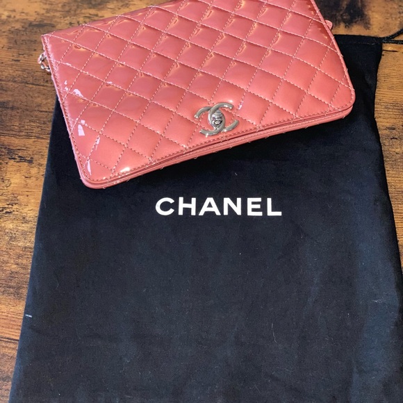 Chanel patent leather pink  purse - Picture 2 of 7